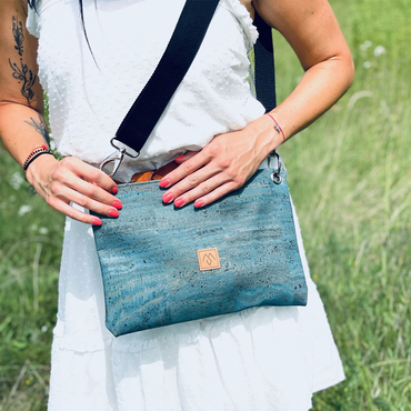 A small women's cork bag - turquoise