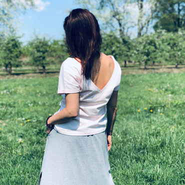 Koszulka Rebeliantka z dwustronnym dekoltem - pudrowy róż