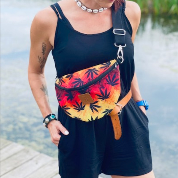 Nerka damska "Mili Belt Bag M" - liście reggae