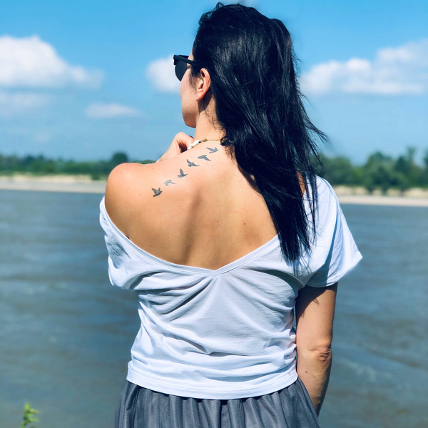 Koszulka Rebeliantka z dwustronnym dekoltem - biała