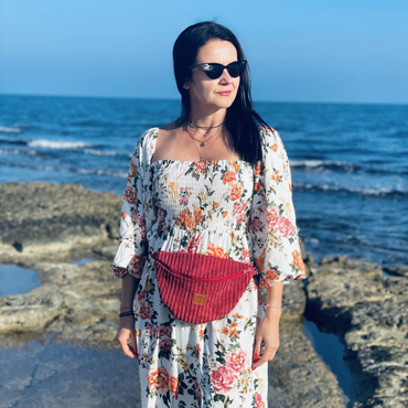 Nerka damska ze sztruksu "Mili Belt Bag M" - czerwona