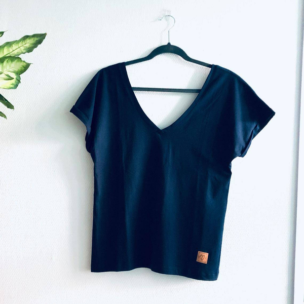 Koszulka Rebeliantka z dwustronnym dekoltem - granatowa