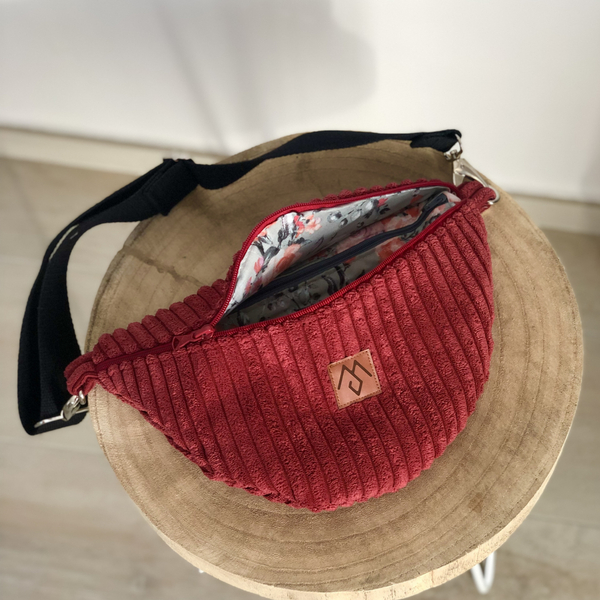 Nerka damska ze sztruksu "Mili Belt Bag M" - czerwona