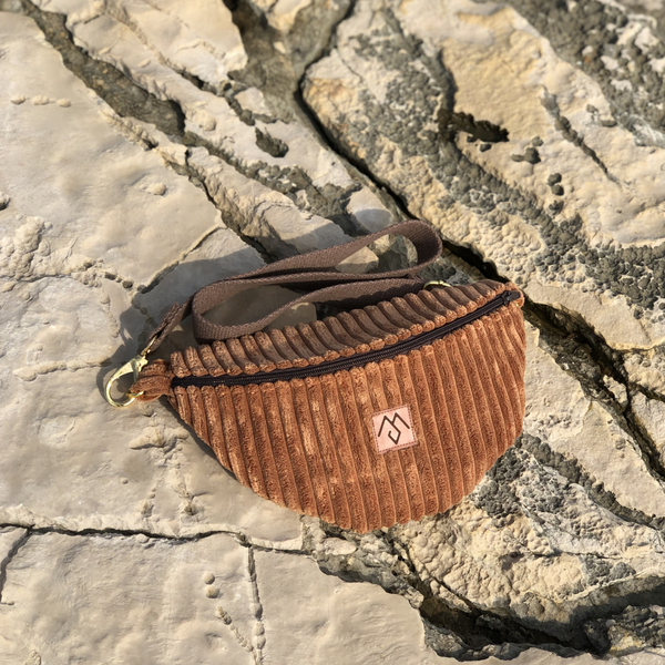 Nerka damska ze sztruksu "Mili Belt Bag M" - miedziany brąz