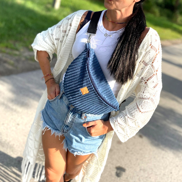 Nerka damska ze sztruksu "Mili Belt Bag M" - granatowa