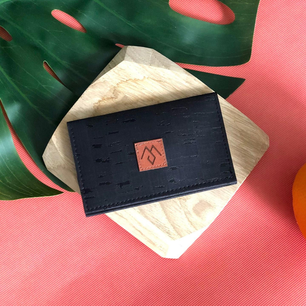 Case, card holder made of cork - black