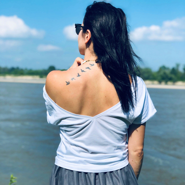 Koszulka Rebeliantka z dwustronnym dekoltem - biała