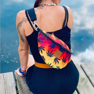 Nerka damska "Mili Belt Bag M" - liście reggae