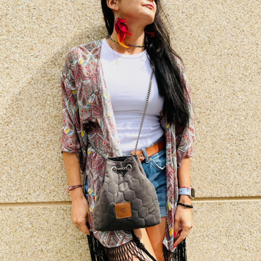 Mała torebka typu worek, na łańcuszku "Mili Glam Bag" - szara