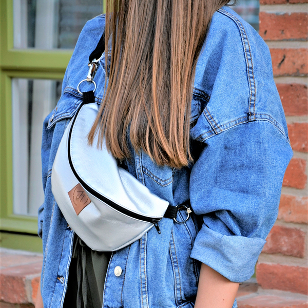 Bag, sachets Mili Belt Bag M - silver