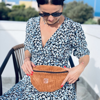 Nerka damska ze sztruksu "Mili Belt Bag M" - miedziany brąz